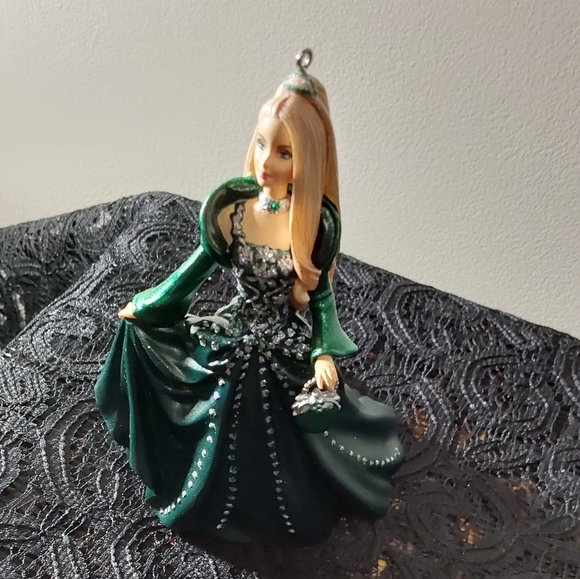 BARBIE SPECIAL EDITION 2004 ORNAMENT - Picture 4 of 4